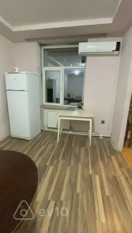 Kirayə verilir 2 otaqlı köhnə tikili 50 m²