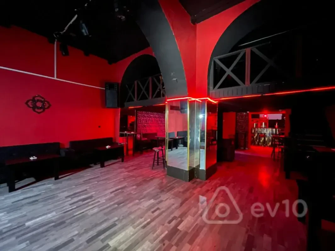 Kirayə verilir mənzil 180 m²