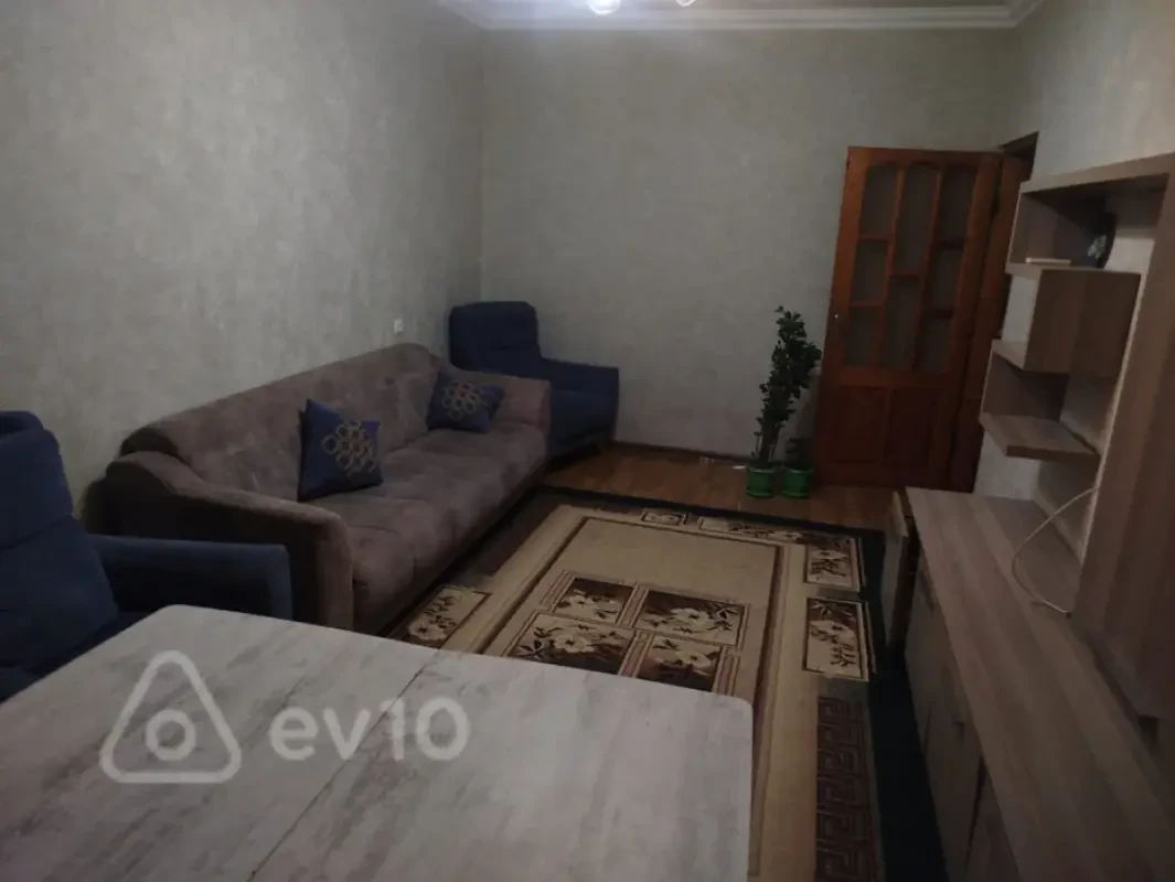 Kirayə verilir 2 otaqlı köhnə tikili 55 m²