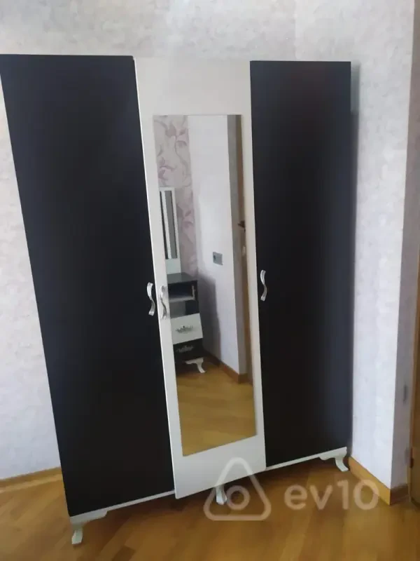 Kirayə verilir 2 otaqlı köhnə tikili 60 m²