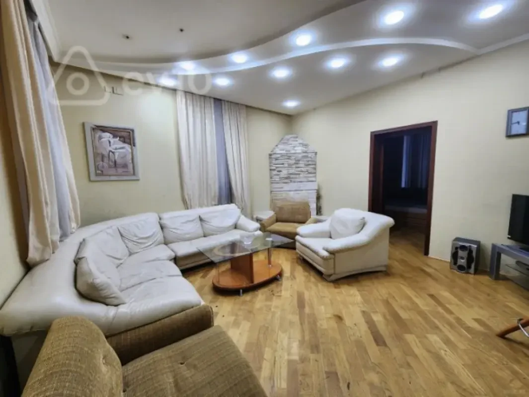 Kirayə verilir 3 otaqlı köhnə tikili 90 m²