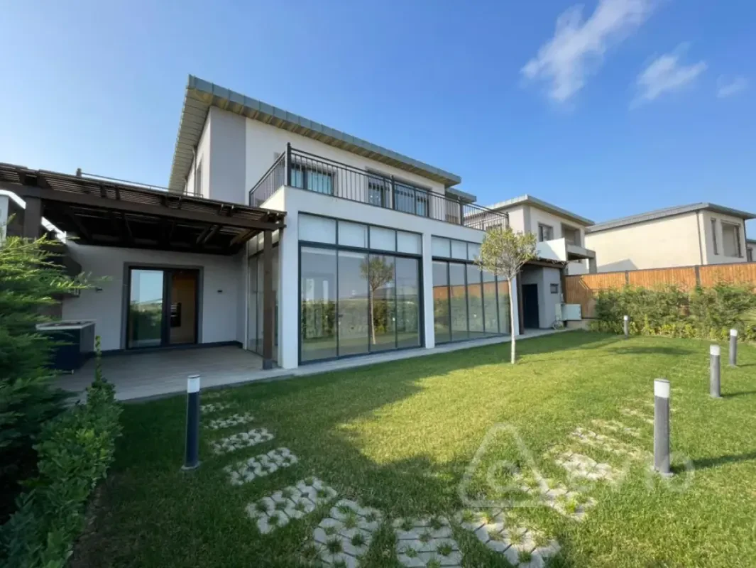 Kirayə verilir 5 otaqlı həyət evi 350 m²
