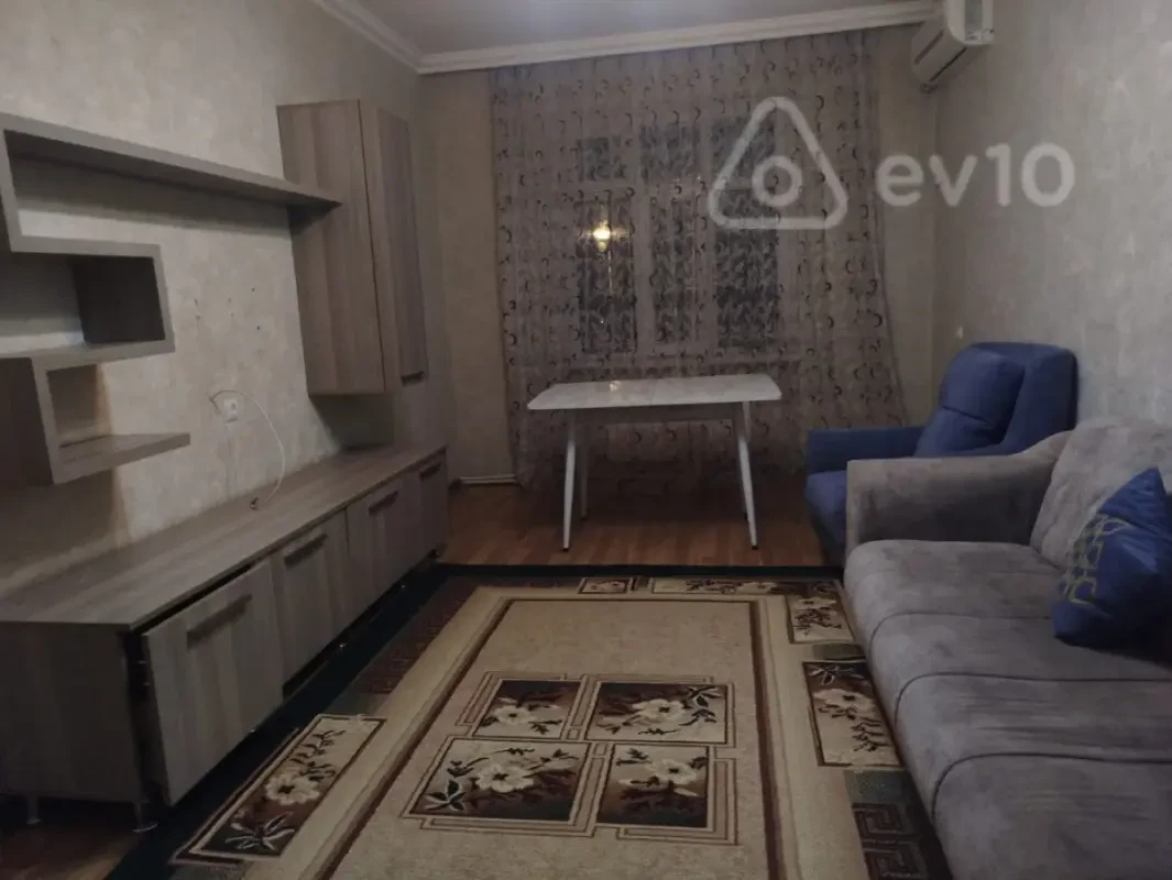Kirayə verilir 2 otaqlı köhnə tikili 60 m²