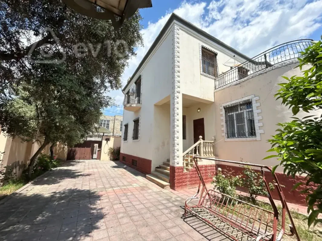 Satılır 6 otaqlı həyət evi 220 m²
