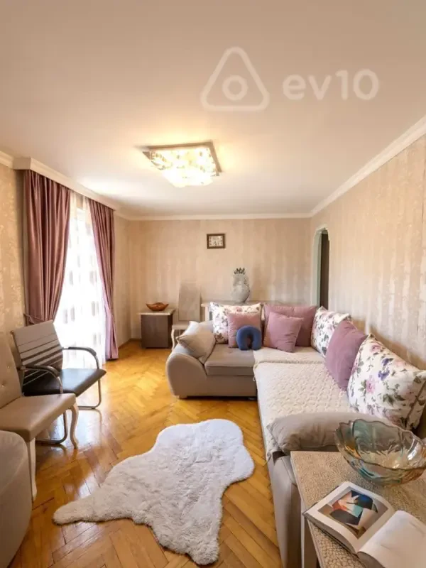 Satılır 1 otaqlı köhnə tikili 30 m²