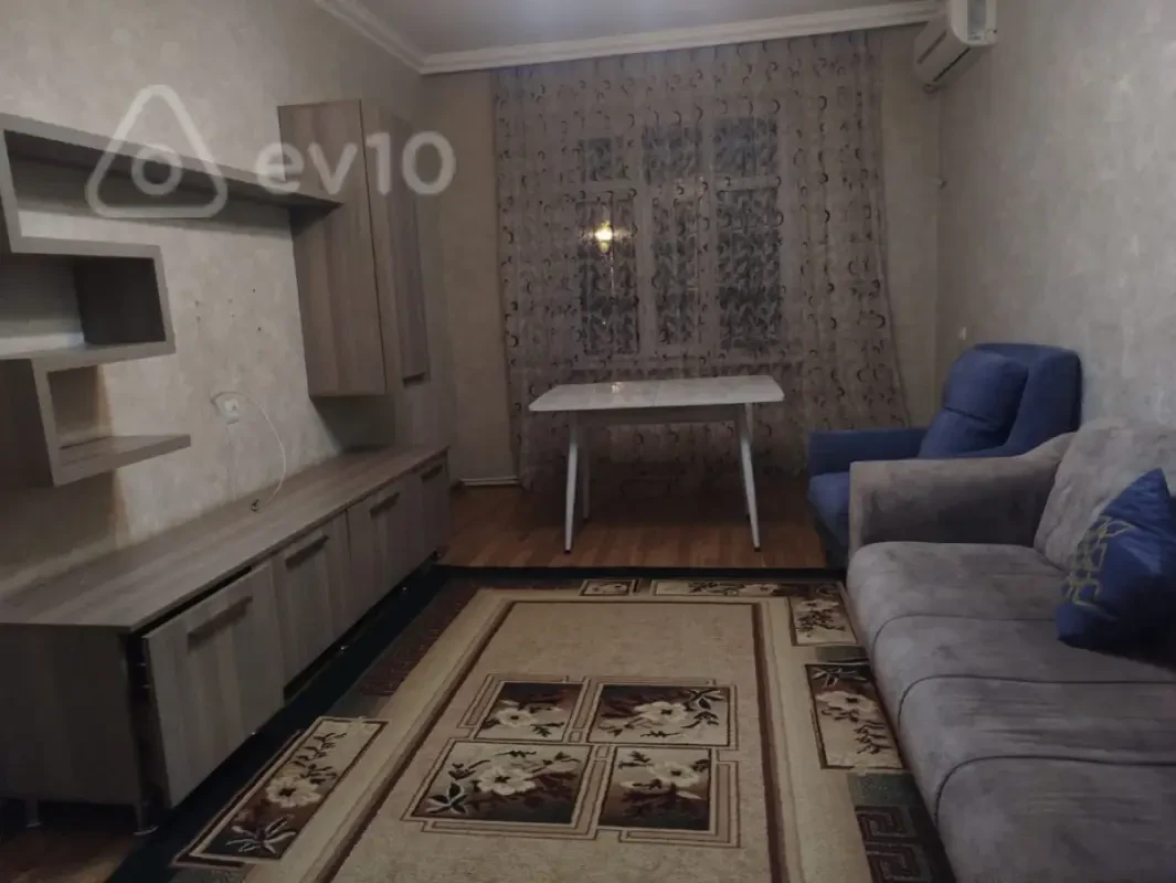 Kirayə verilir 2 otaqlı köhnə tikili 60 m²