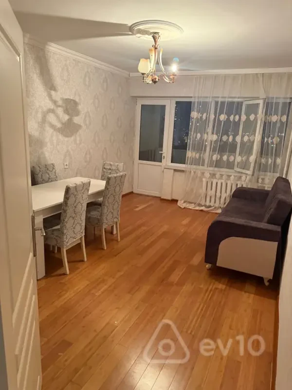 Kirayə verilir 2 otaqlı köhnə tikili 70 m²
