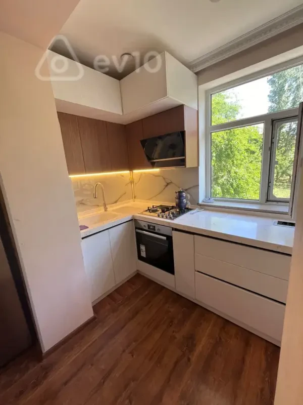 Satılır 3 otaqlı köhnə tikili 90 m²