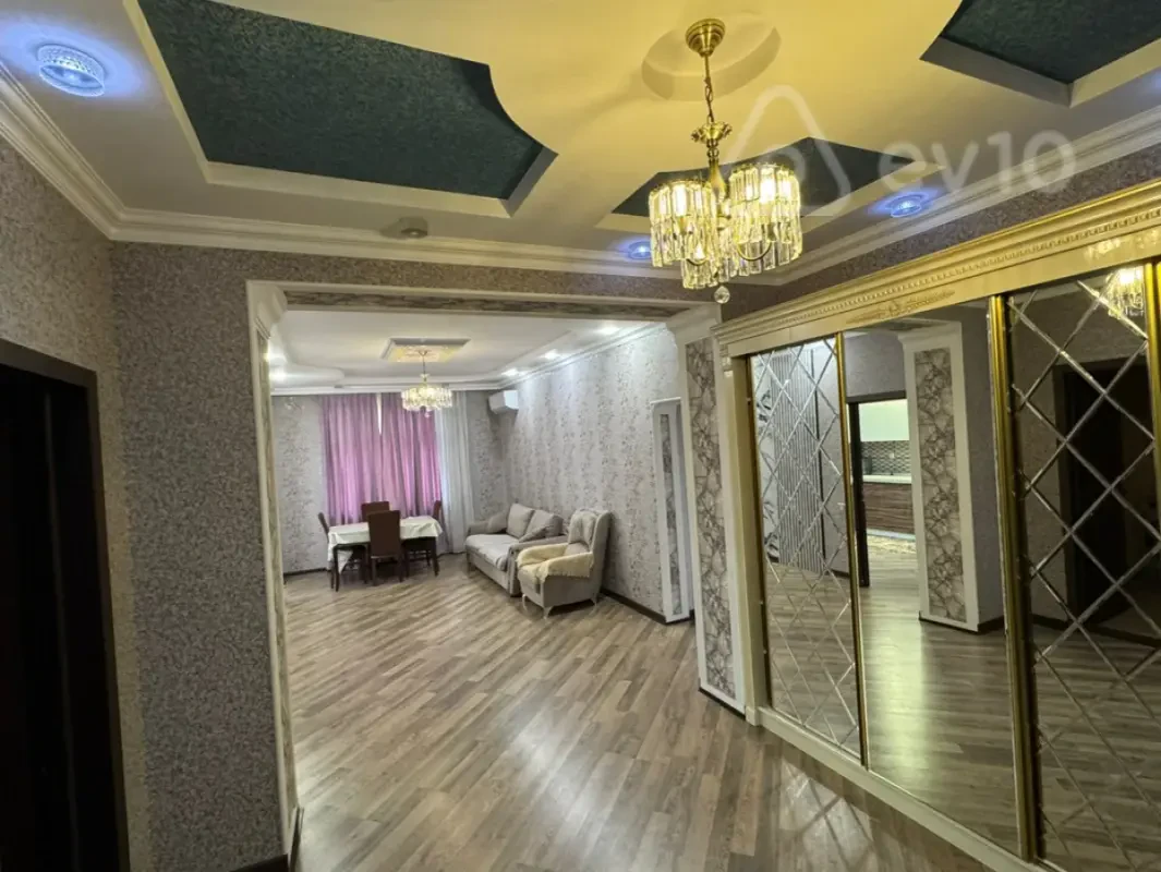 Kirayə verilir 3 otaqlı yeni tikili 130 m²