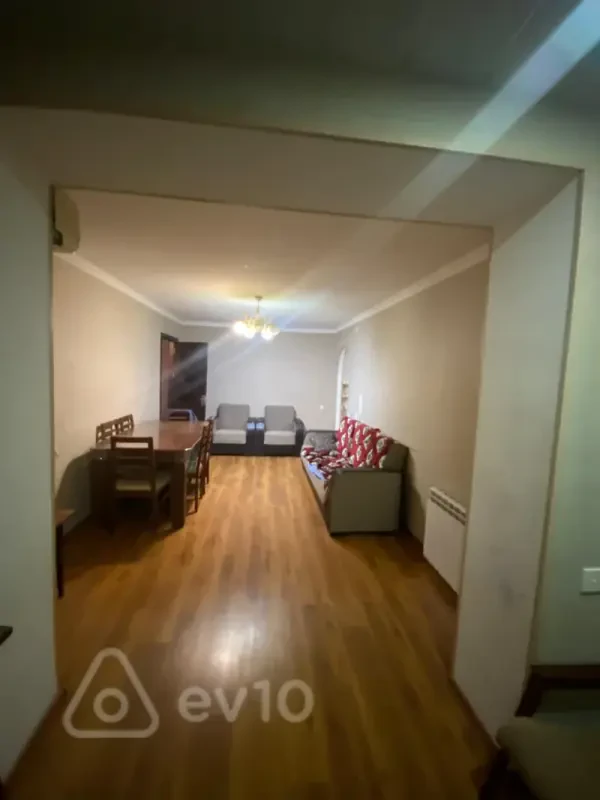 Kirayə verilir 2 otaqlı köhnə tikili 60 m²