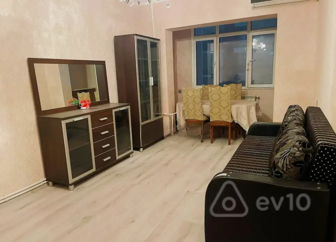 Satılır 3 otaqlı köhnə tikili 75 m²