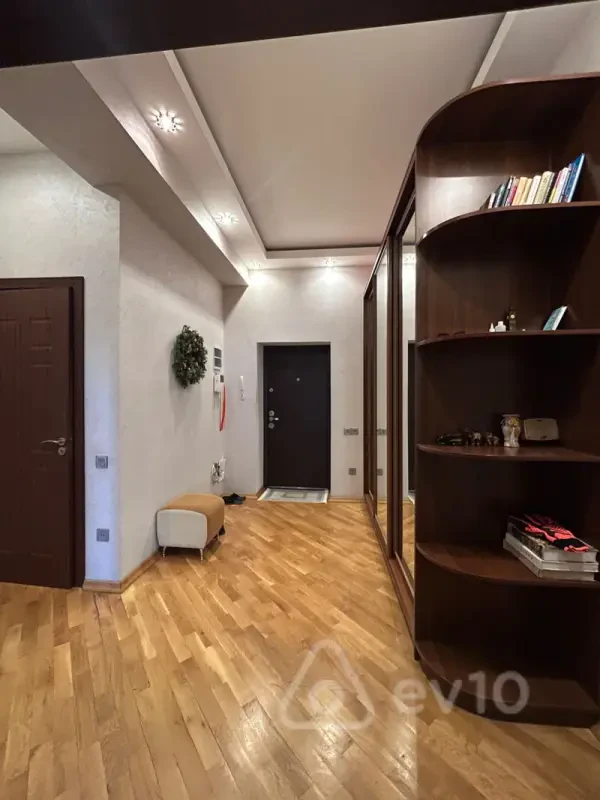 Kirayə verilir 3 otaqlı yeni tikili 130 m²
