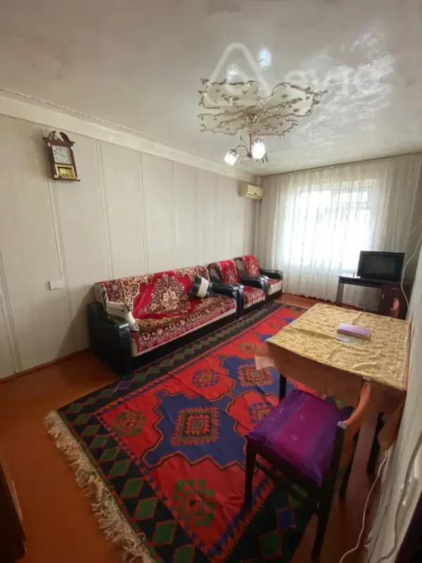 Kirayə verilir 3 otaqlı köhnə tikili 70 m²