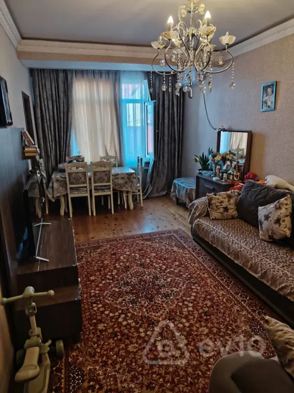 Kirayə verilir 2 otaqlı köhnə tikili 40 m²