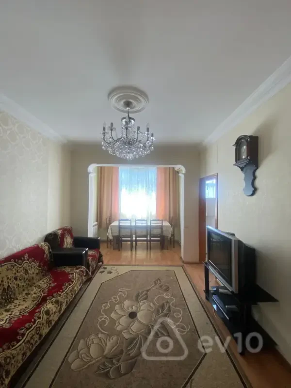 Kirayə verilir 3 otaqlı köhnə tikili 80 m²