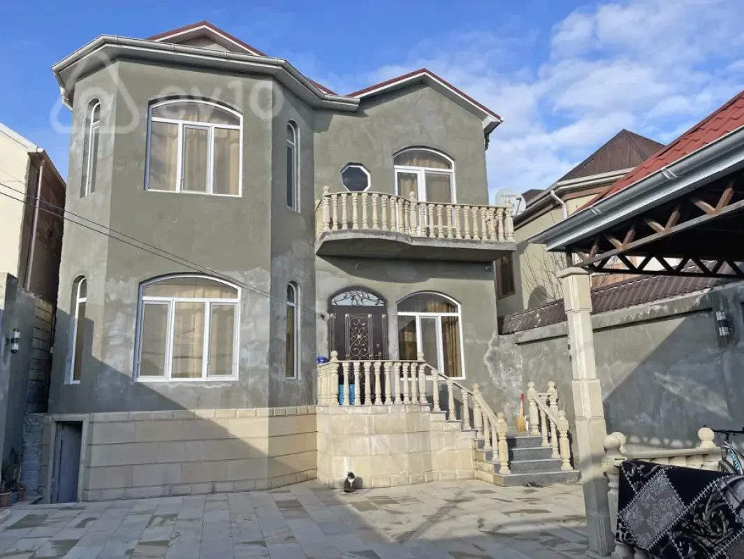 Satılır 6 otaqlı həyət evi 180 m²