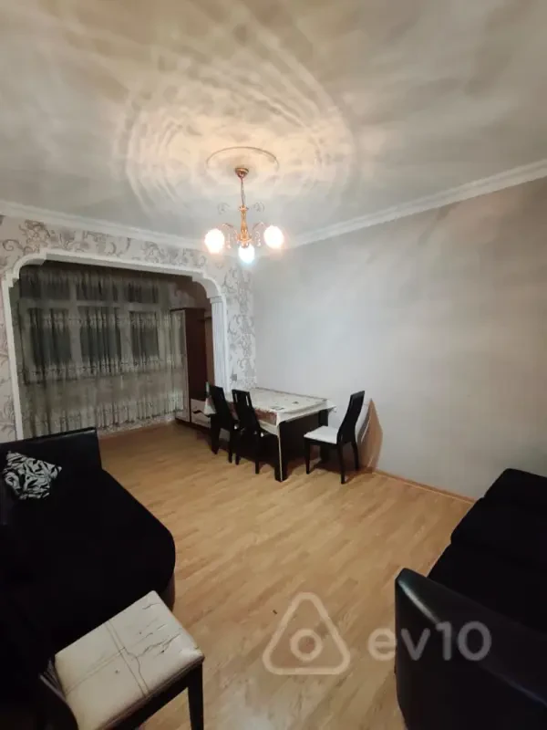 Kirayə verilir 2 otaqlı köhnə tikili 45 m²