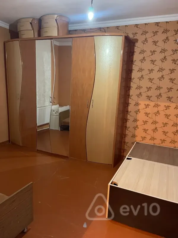 Kirayə verilir 2 otaqlı köhnə tikili 40 m²