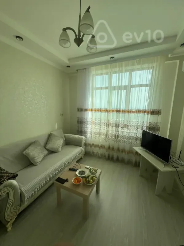 Kirayə verilir 2 otaqlı yeni tikili 60 m²