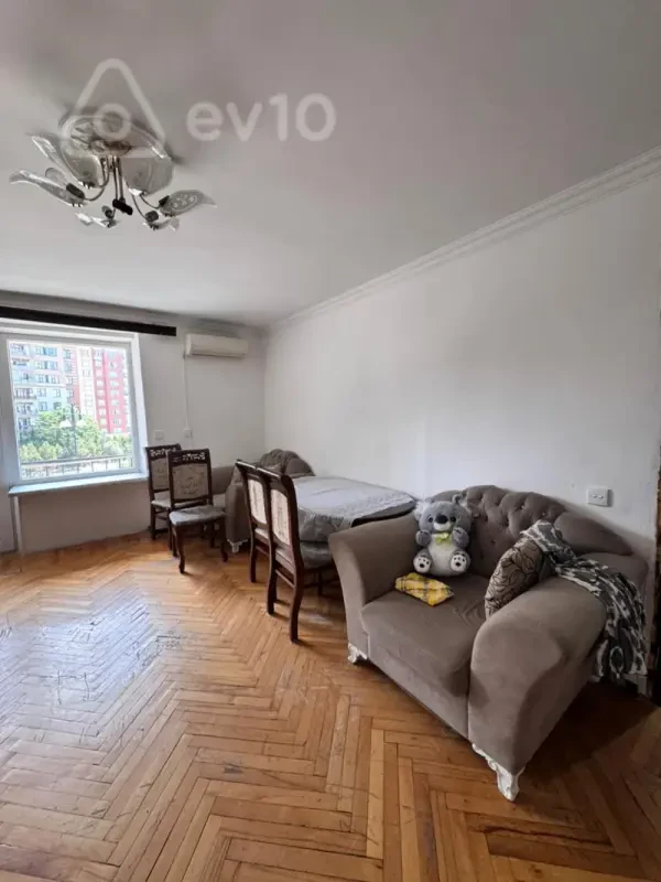 Kirayə verilir 2 otaqlı köhnə tikili 60 m²