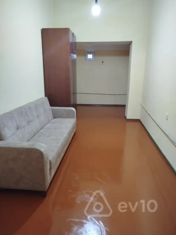 Kirayə verilir 2 otaqlı köhnə tikili 20 m²