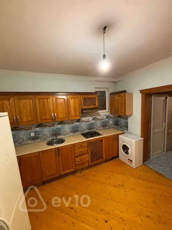 Kirayə verilir 2 otaqlı həyət evi 68 m²