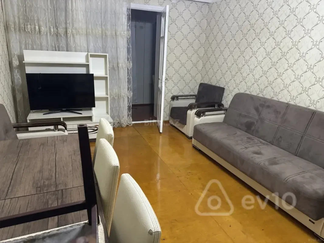 Kirayə verilir 2 otaqlı köhnə tikili 50 m²