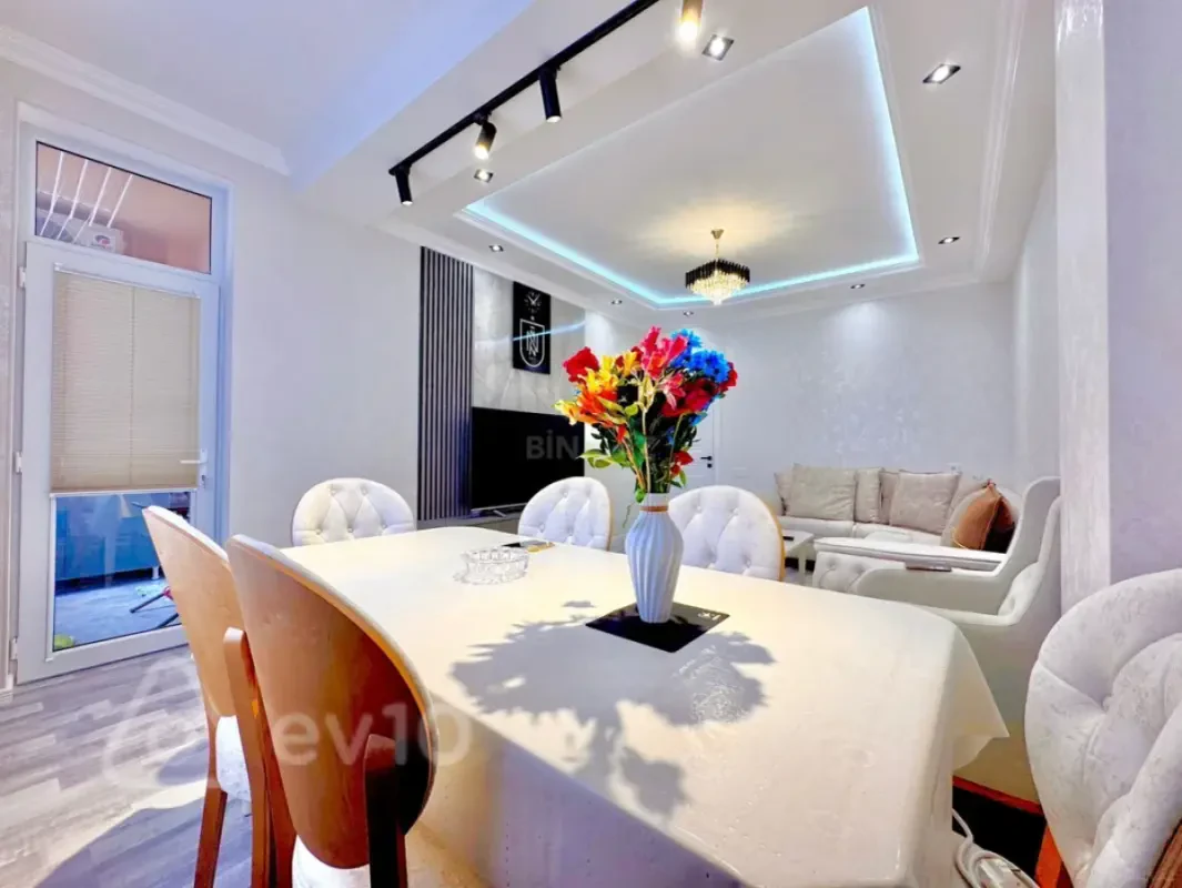 Kirayə verilir 2 otaqlı yeni tikili 75 m²