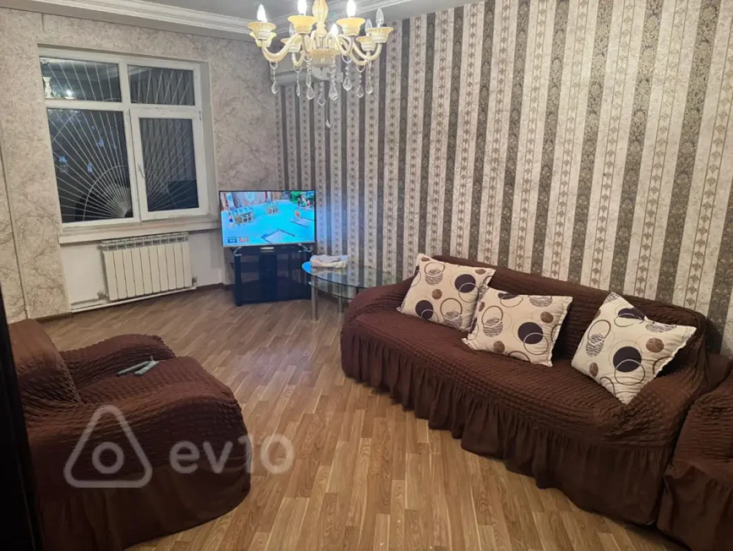 Kirayə verilir 2 otaqlı köhnə tikili 55 m²