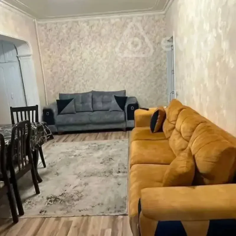 Kirayə verilir 2 otaqlı köhnə tikili 120 m²