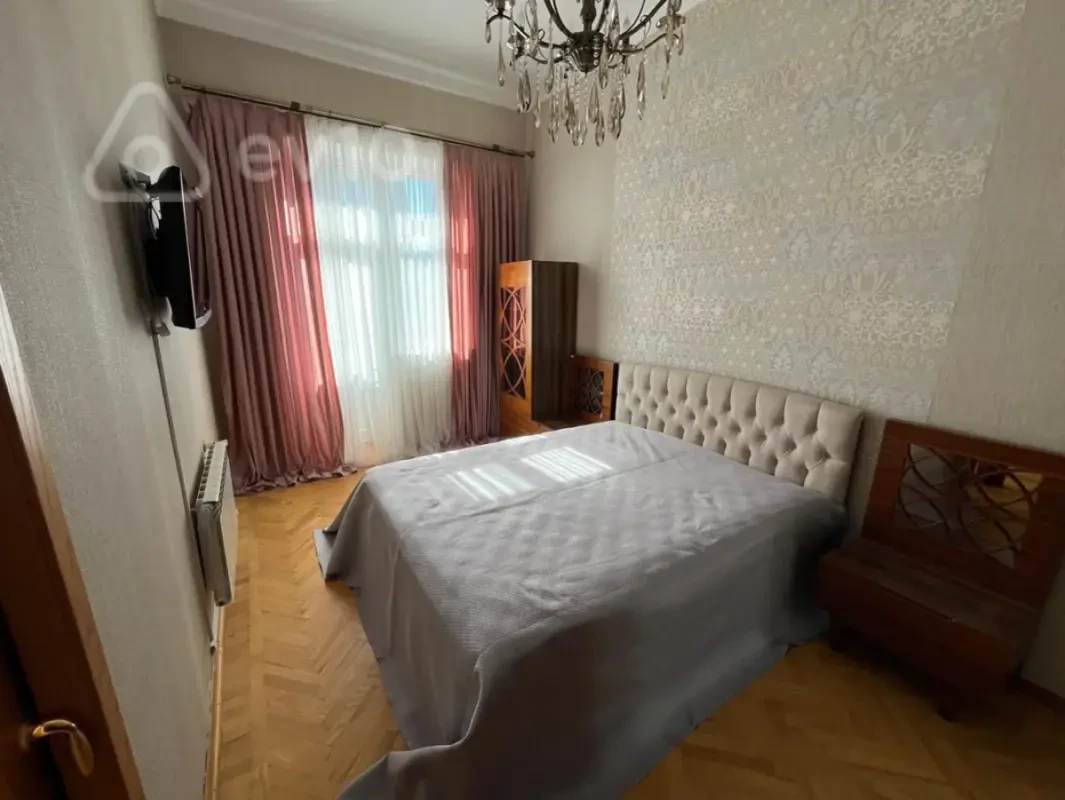 Kirayə verilir 2 otaqlı köhnə tikili 60 m²
