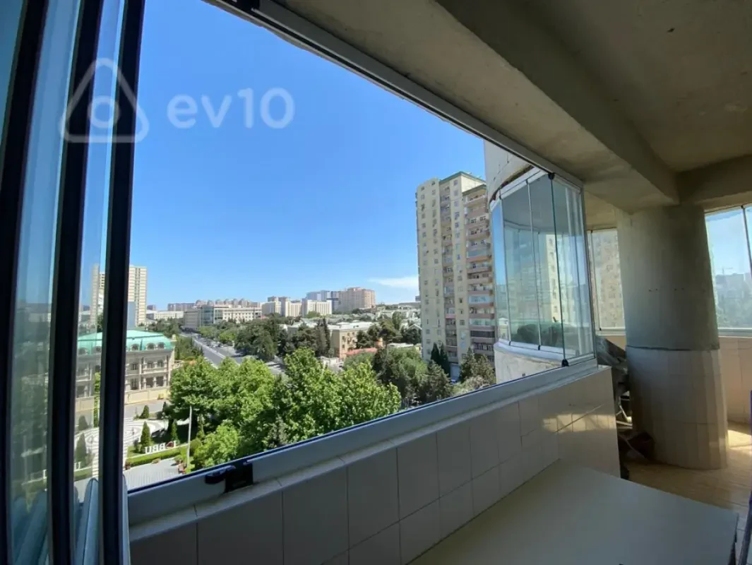 Kirayə verilir 3 otaqlı yeni tikili 136 m²