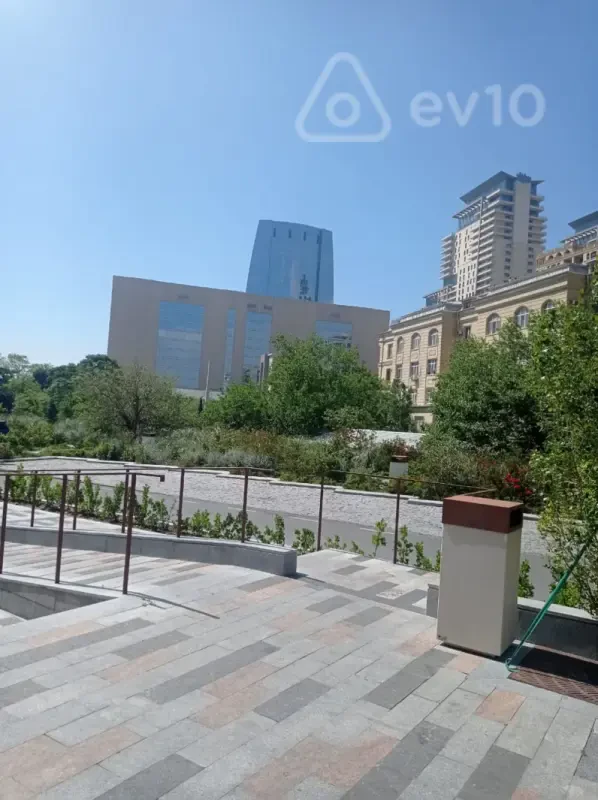 Kirayə verilir 2 otaqlı köhnə tikili 60 m²