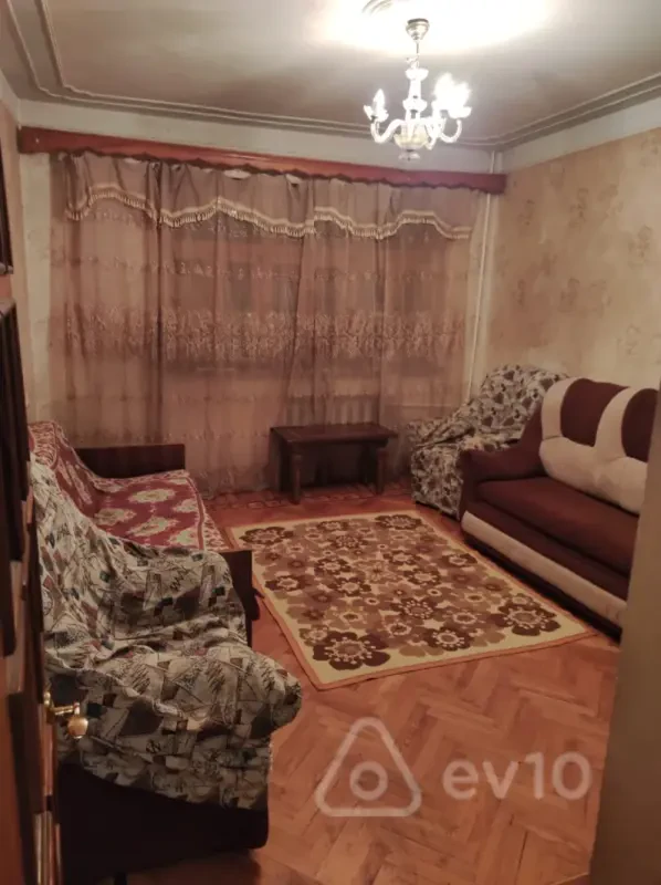 Kirayə verilir 3 otaqlı köhnə tikili 100 m²