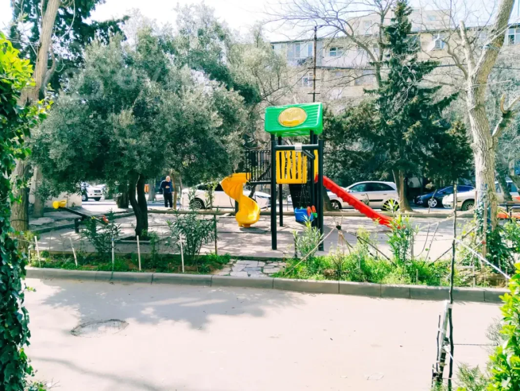 Satılır 1 otaqlı köhnə tikili 35 m²