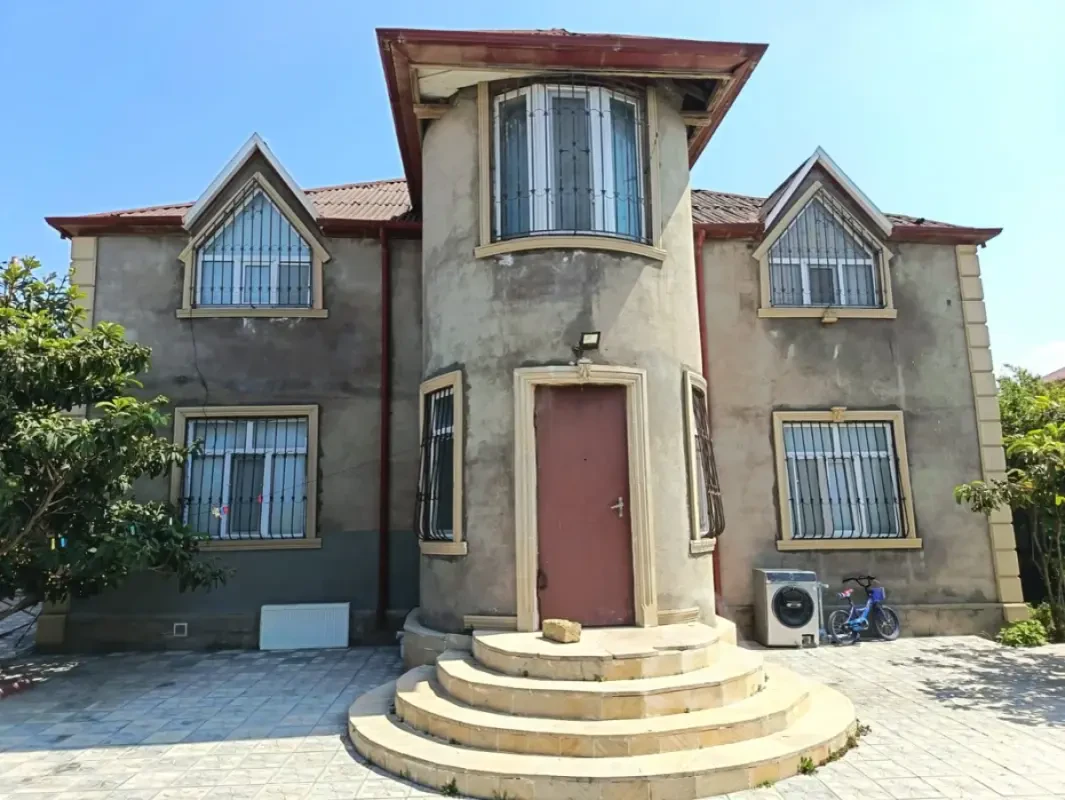 Satılır 4 otaqlı həyət evi 240 m²