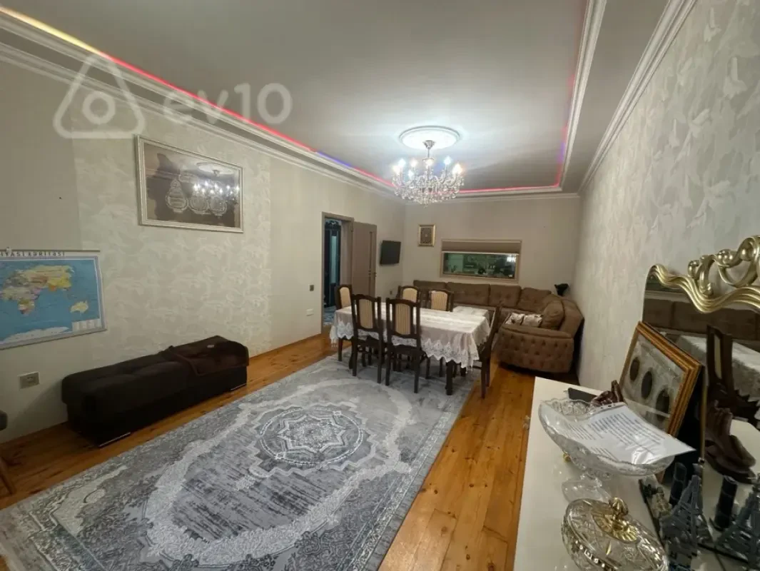 Satılır 6 otaqlı həyət evi 250 m²