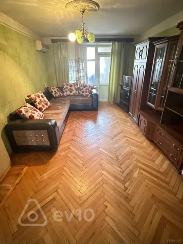 Kirayə verilir 2 otaqlı köhnə tikili 50 m²