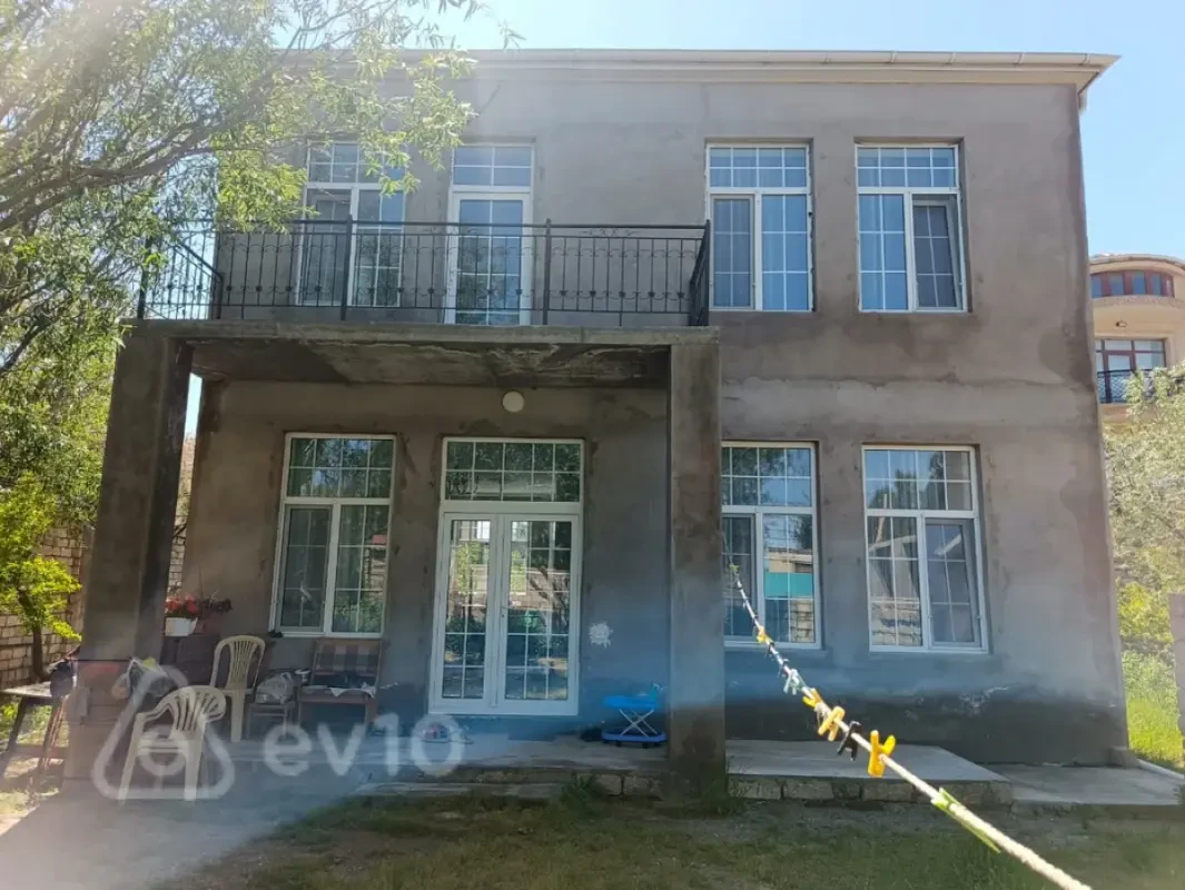 Satılır 5 otaqlı həyət evi 160 m²
