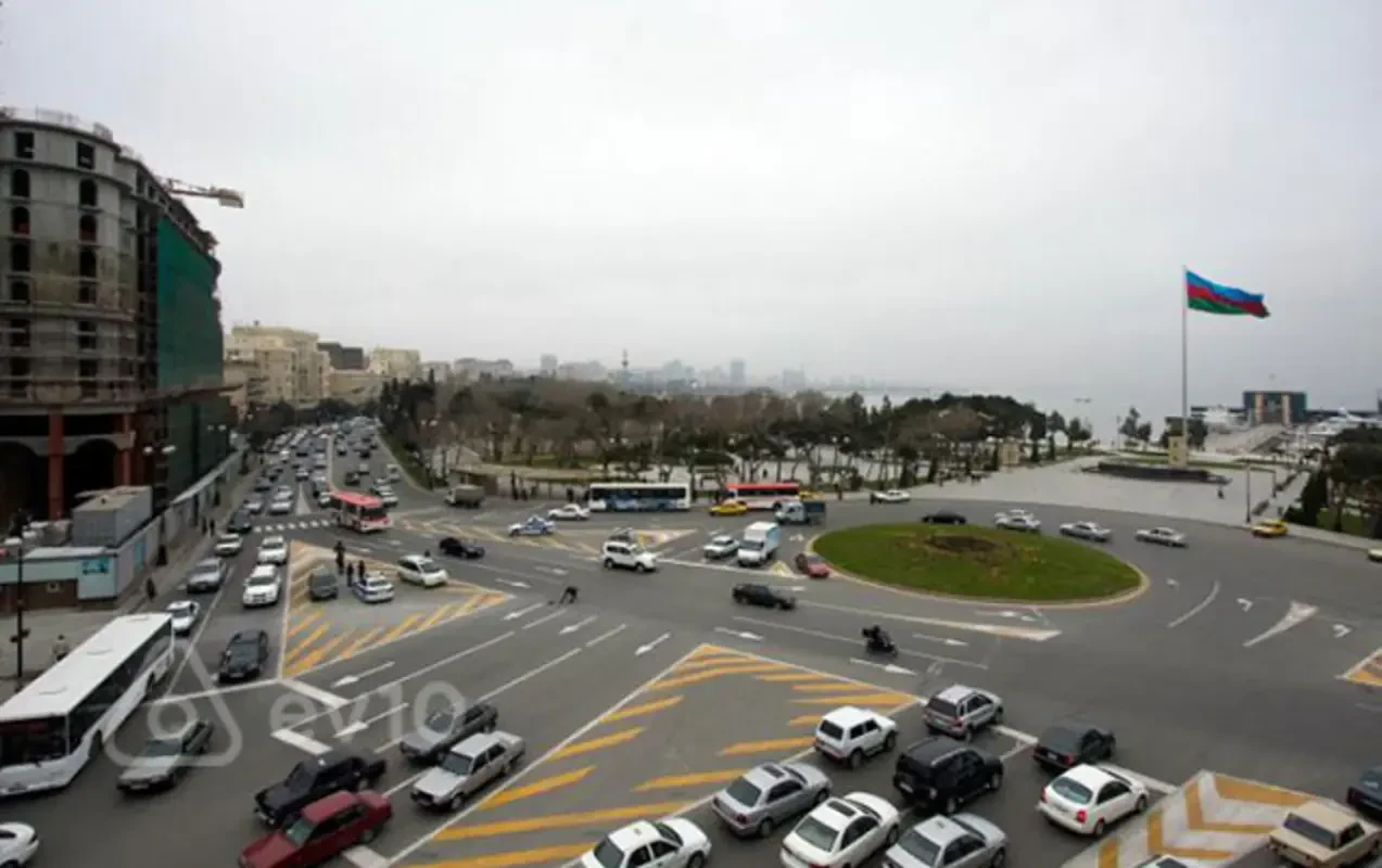 Kirayə verilir 2 otaqlı köhnə tikili 60 m²