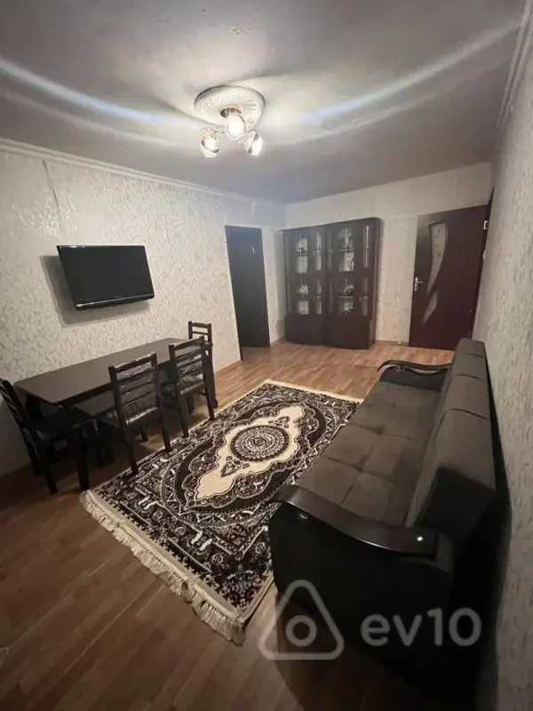 Kirayə verilir 2 otaqlı köhnə tikili 60 m²