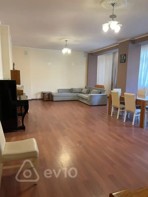 Kirayə verilir 3 otaqlı yeni tikili 140 m²