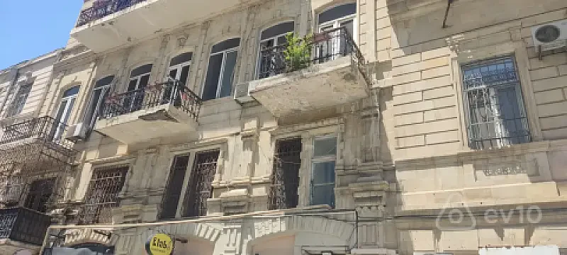 Satılır 5 otaqlı köhnə tikili 160 m² — Bakı, Nəsimi 5 otaq 160.00 m²