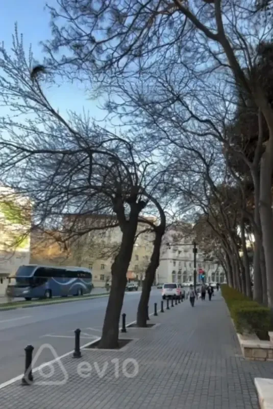 Satılır 2 otaqlı köhnə tikili 55 m²