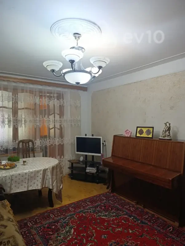 Satılır 3 otaqlı köhnə tikili 60 m²