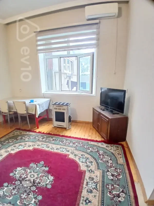 Kirayə verilir 2 otaqlı həyət evi 60 m²