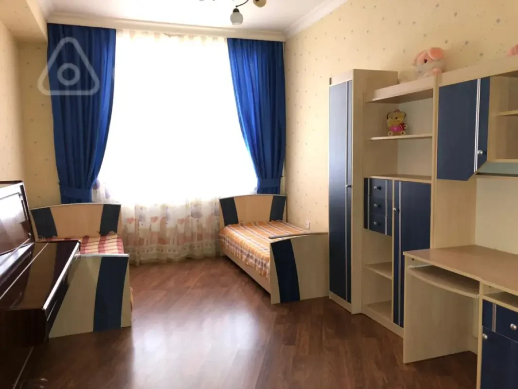 Kirayə verilir 3 otaqlı yeni tikili 130 m²