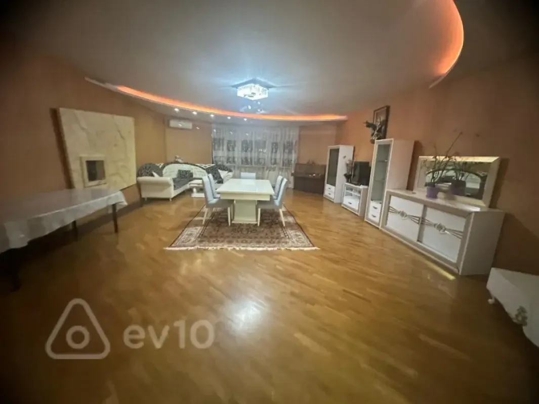 Kirayə verilir 3 otaqlı yeni tikili 150 m²