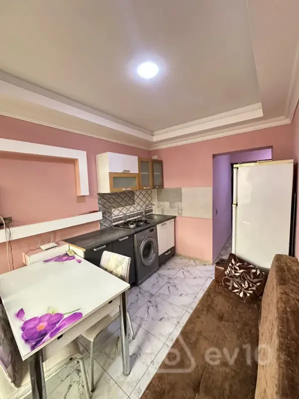 Kirayə verilir 3 otaqlı köhnə tikili 70 m²