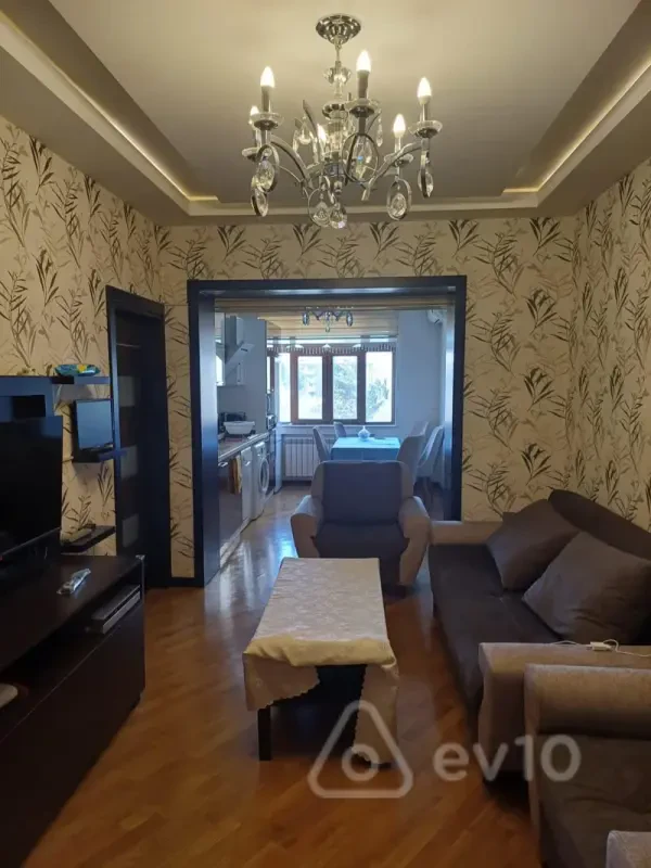 Kirayə verilir 3 otaqlı köhnə tikili 85 m²